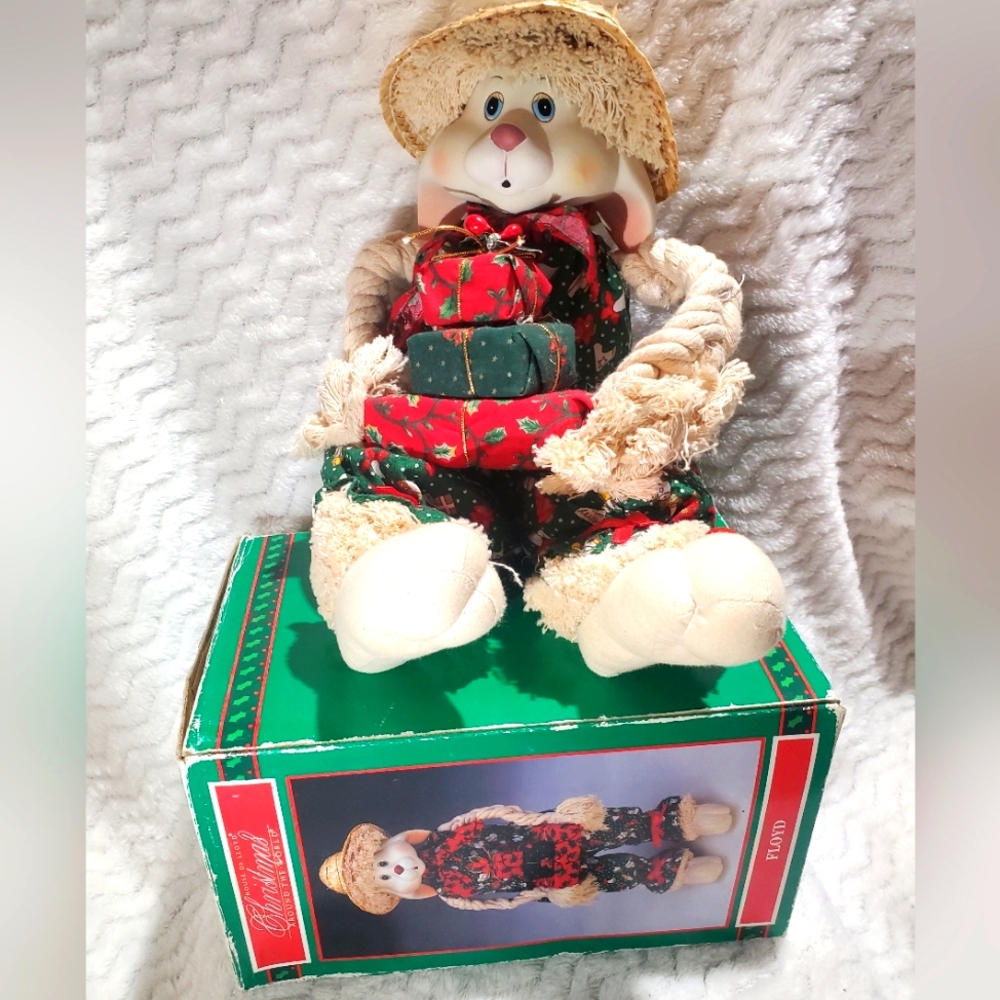 House Of Lloyd Christmas Around The World Floyd Shelf Decor
